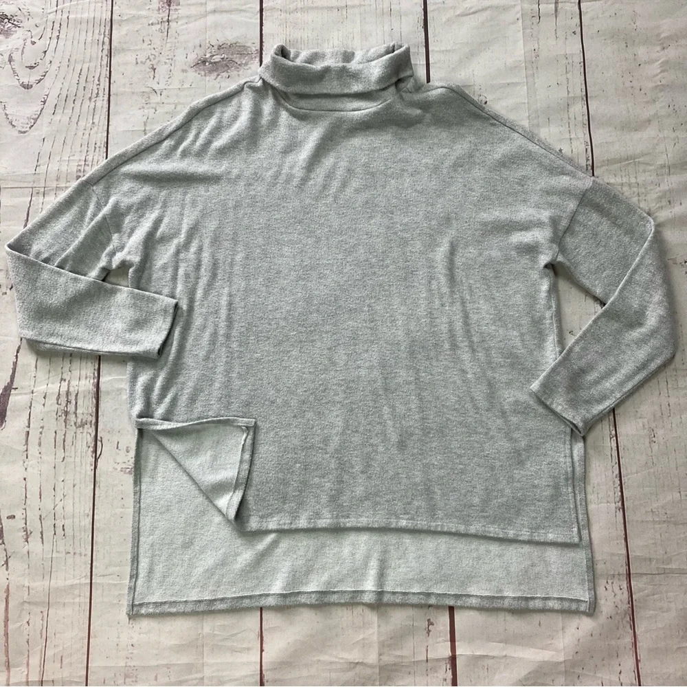 Lucky Brand S Small Basic Turtle Neck Top Gray Lightweight Stretch High Low Hem - Picture 2 of 8